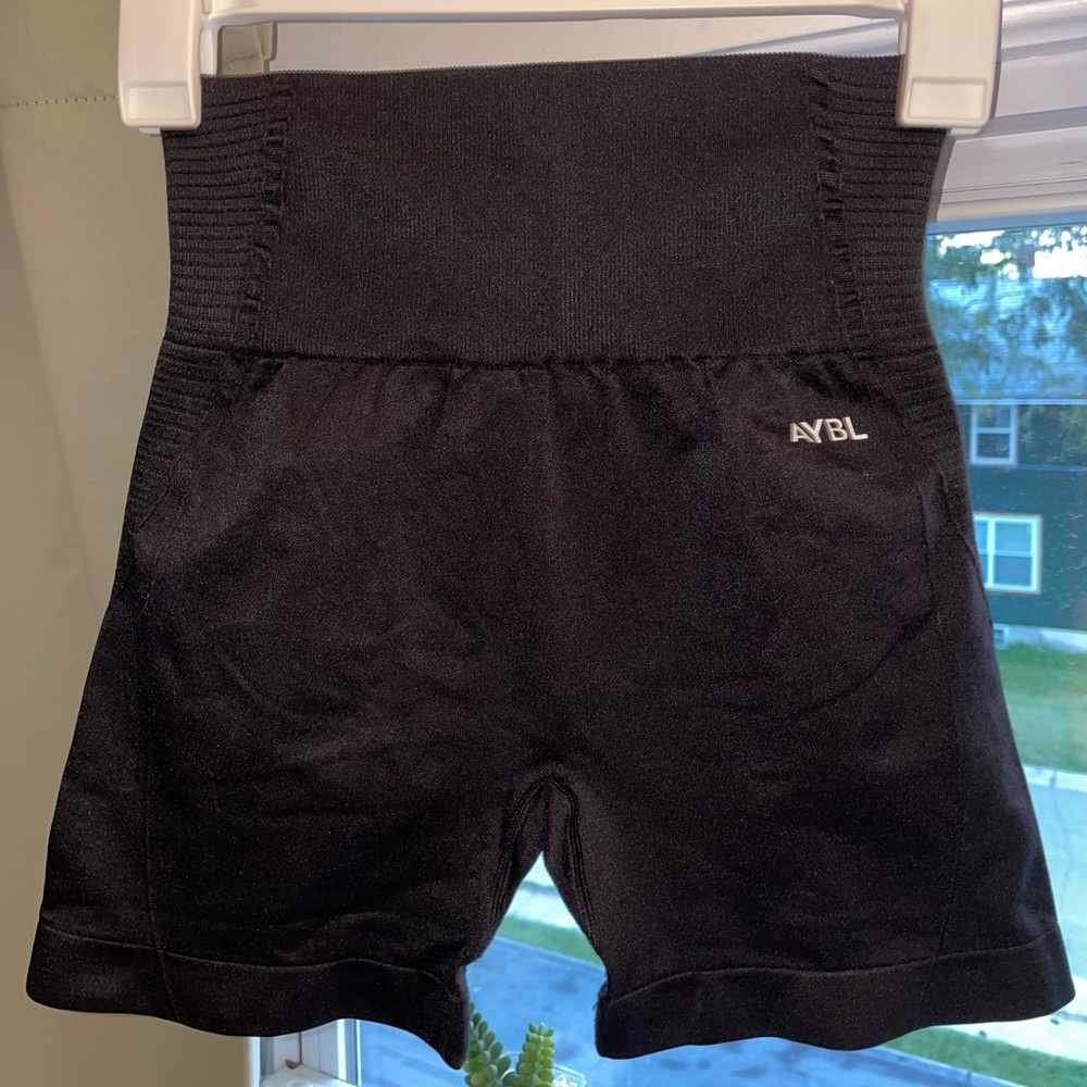 AYBL black seamless shorts - Small